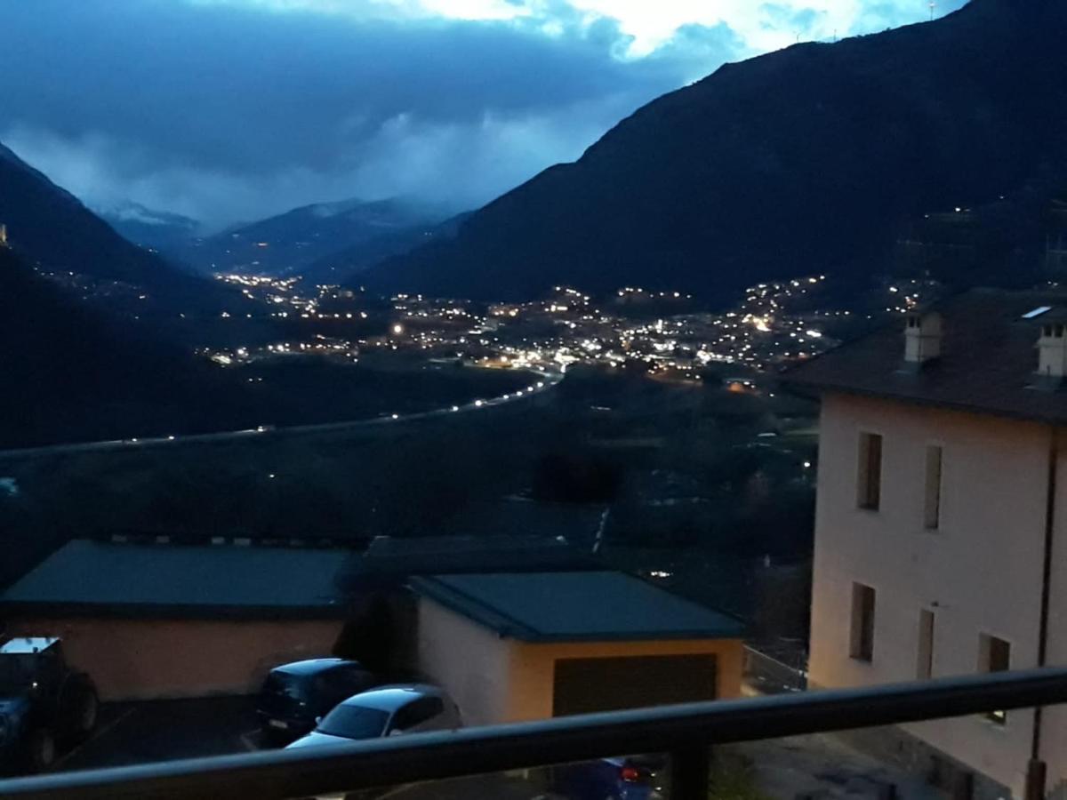Appartamento Con Parcheggio Pubblico Sotto Casa Saint-Vincent Bagian luar foto